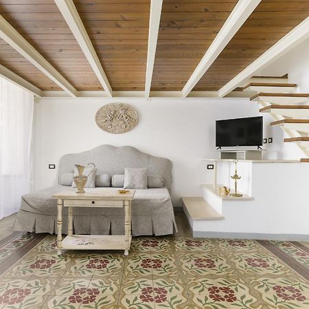 Appartamento Vintage Con Balcone By Wonderful Italy أوستوني المظهر الخارجي الصورة