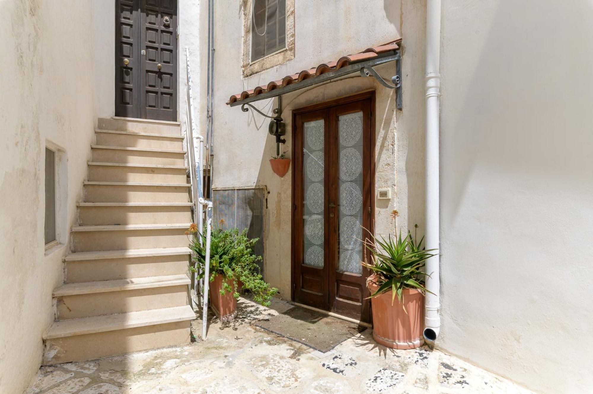 Appartamento Vintage Con Balcone By Wonderful Italy أوستوني المظهر الخارجي الصورة